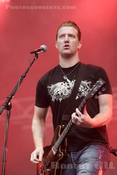 QUEENS OF THE STONE AGE - 2005-08-25 - SAINT CLOUD - Domaine National - Grande Scene - 